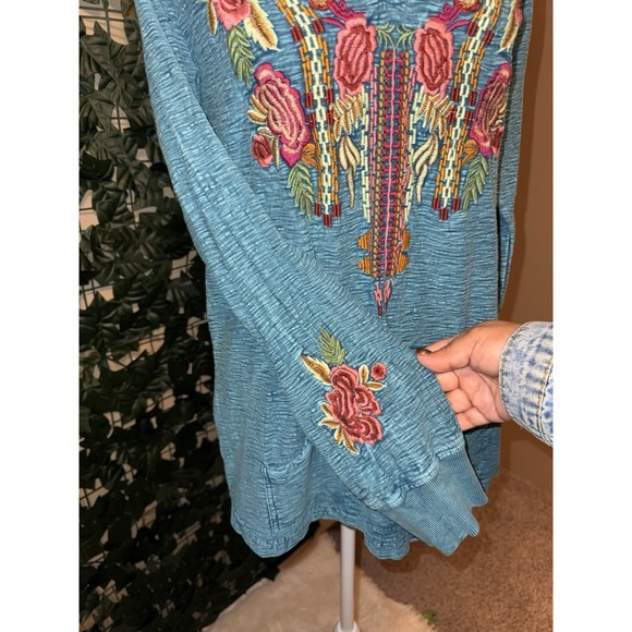 Avani Del Amour turquoise embroidered pullover hoodie in size medium - Picture 2 of 10